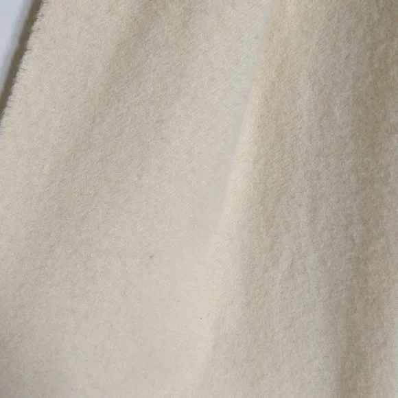 Polo Ralph Lauren Cream 100% Lambswool Blue Ralph Lauren Logo Fringe Scarf - Picture 7 of 10